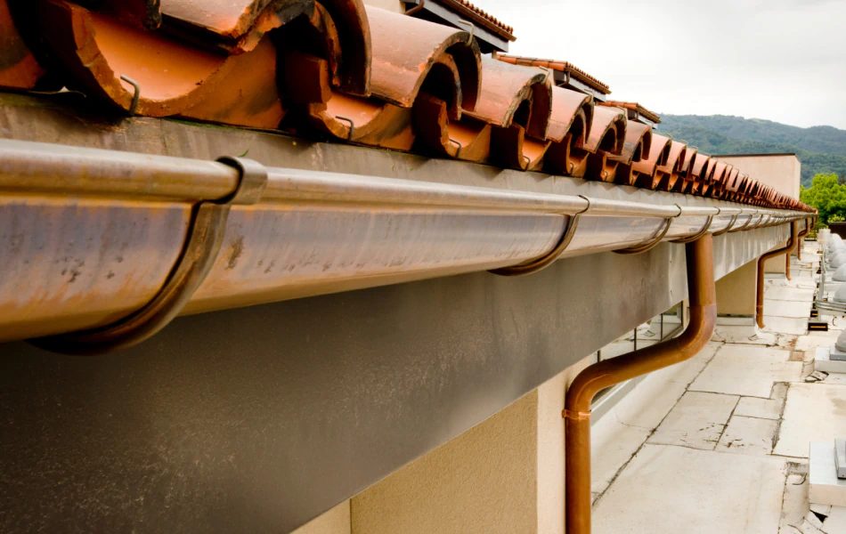 Copper Gutter Installation (1) Copper Gutter Installation (1)